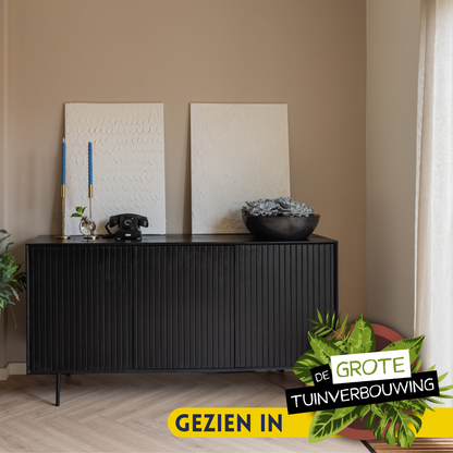 Dressoir Madison met metalen frame in zwarte lak en verticaal lattenpatroon