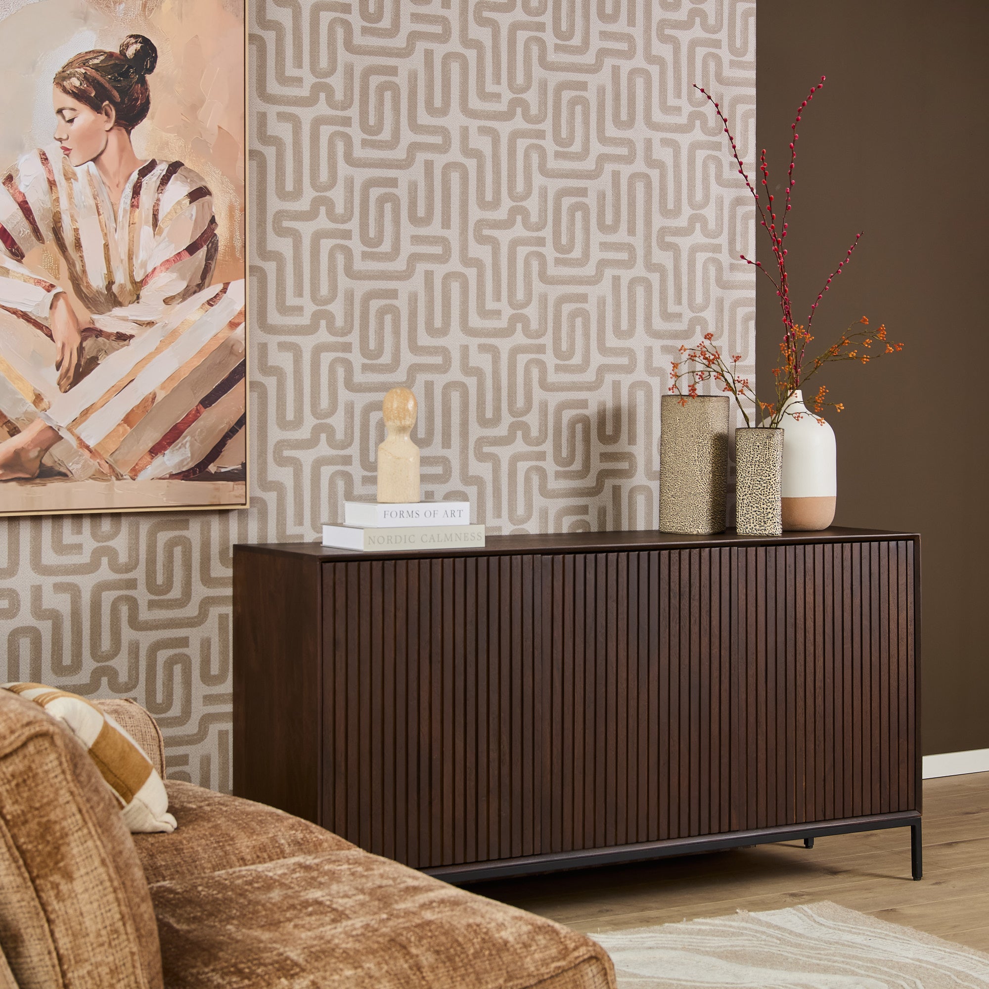 Dressoir Madison Mangohout Bruin 165cm van Starfurn, close up van het lattenpatroon op de deur