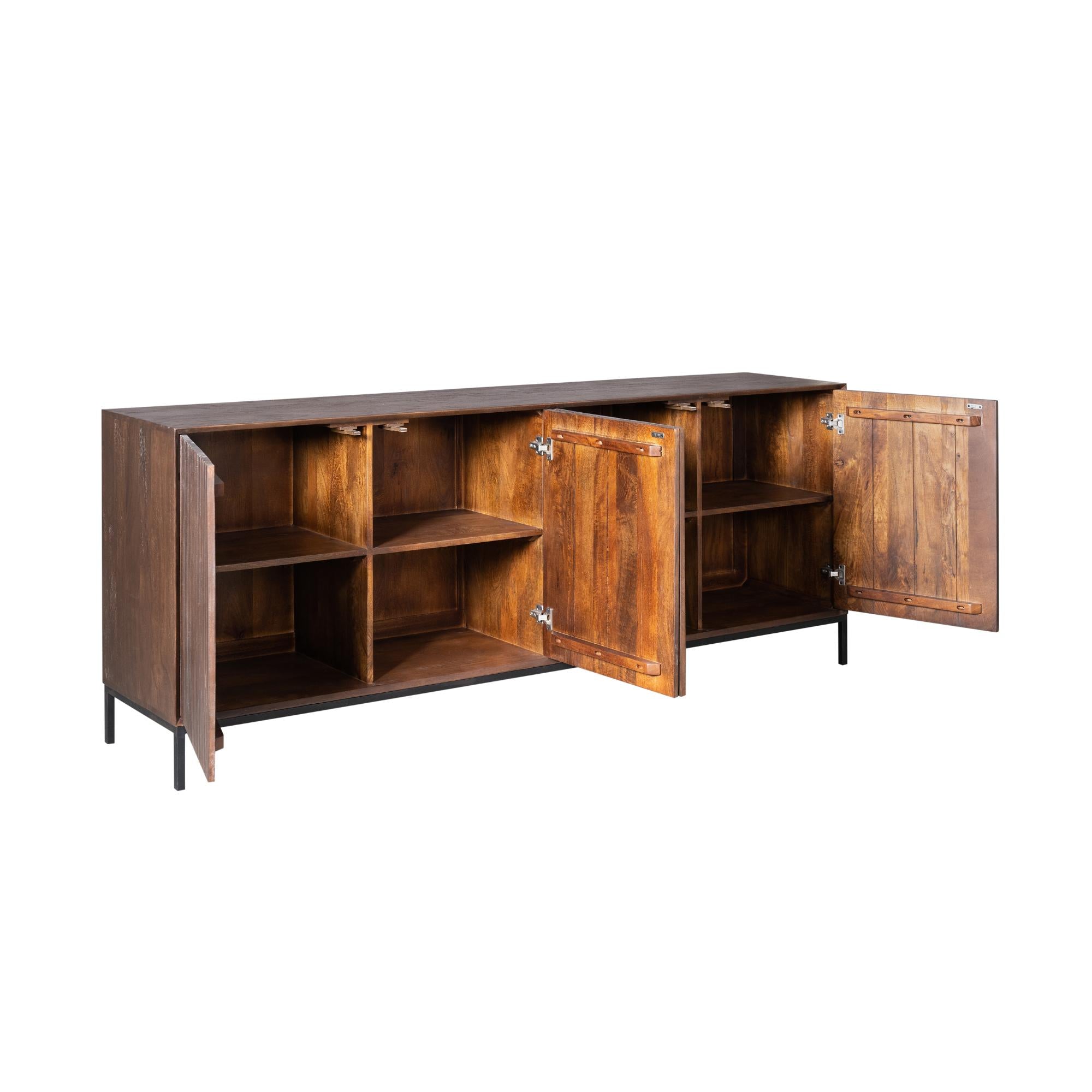 Het zwart gelakte metalen frame onder het Madison dressoir