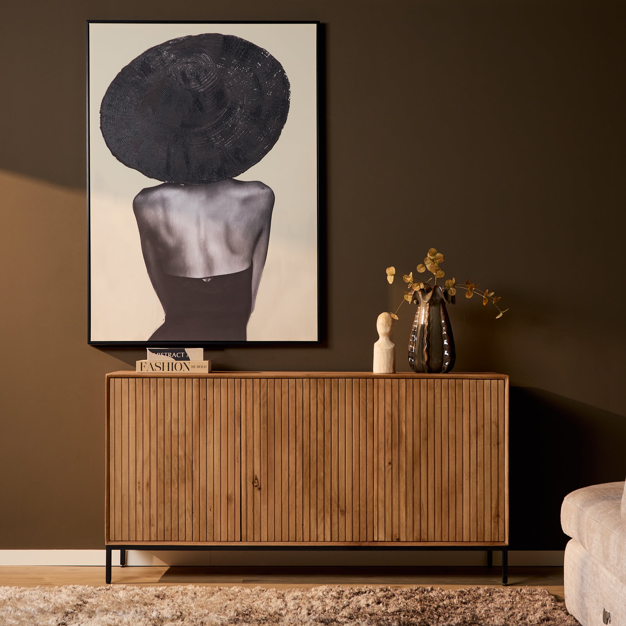 Vooraanzicht van het Madison dressoir naturel met verticaal lattenpatroon op de deuren