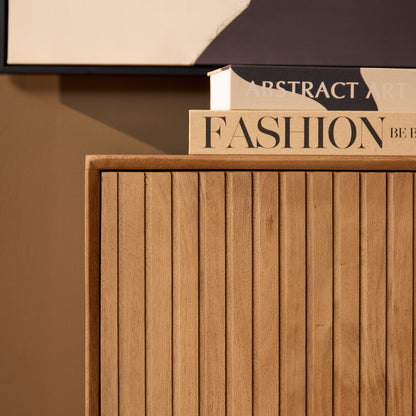 Detail van de lattenstructuur en het push to open front van het Madison dressoir