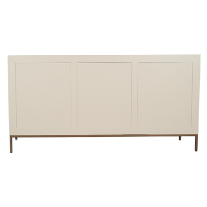 Dressoir Madison van Starfurn met een geopende deur en zicht op de legplank en opbergruimte