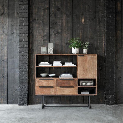Odeon dressoir verweerd teak met zwart metalen frame zijaanzicht