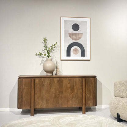 Dressoir Salano pecan 170cm in een woonkamer