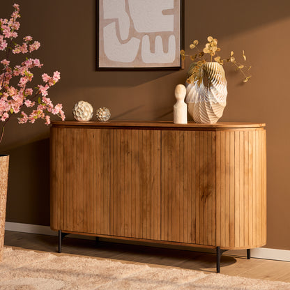 Dressoir Solana van Starfurn in naturel mangohout van 165 cm breed met drie deuren