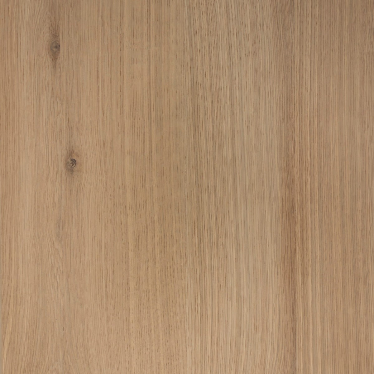 Close-up van de eiken nerf op de deuren van het Tobago dressoir in naturel