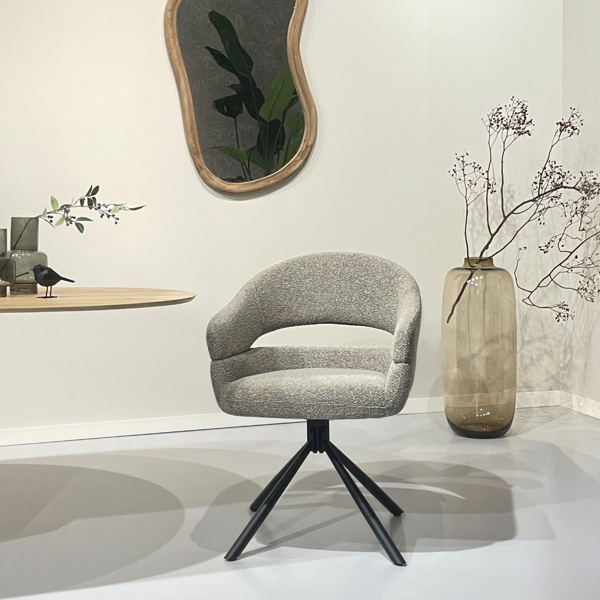 Eetkamerstoel Linn Taupe Set van 2 in een interieur