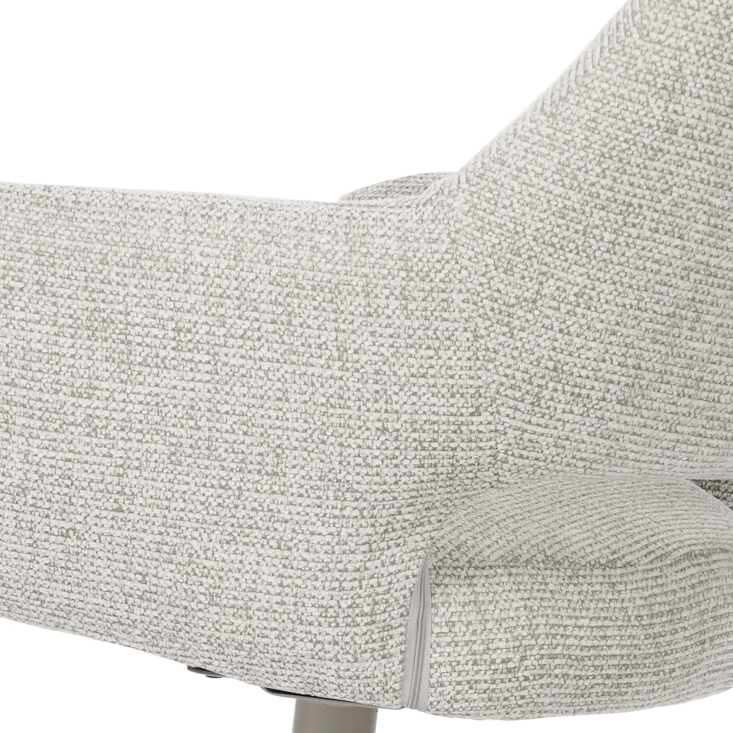 Eetkamerstoel Lux van Starfurn in beige, zicht op de naadafwerking van de rugleuning