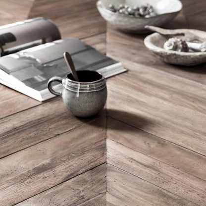 Eetkamertafel Criss Cross van DTP Home, poot en frame van dichtbij