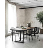 Eetkamertafel Criss Cross 240cm van DTP Home, zwart stalen onderstel in close-up