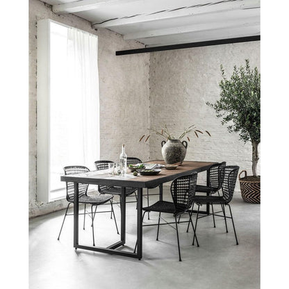 Eetkamertafel Criss Cross 240cm van DTP Home, zwart stalen onderstel in close-up