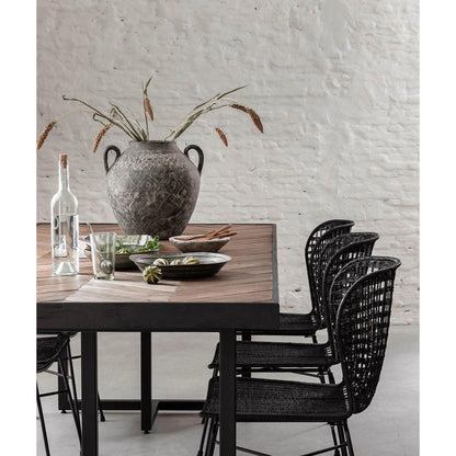 Eetkamertafel Criss Cross 240cm van DTP Home gedekt in een woonkeuken