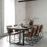Eetkamertafel Criss Cross 240cm van DTP Home, vooraanzicht van de tafel