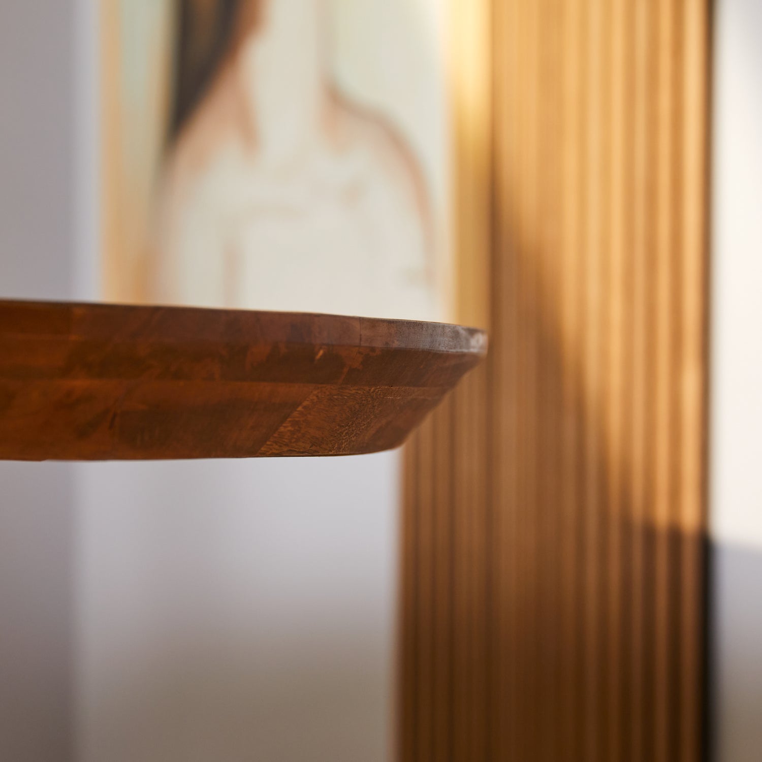 Detail van het opgedikte tafelblad van de eettafel Brandy van Starfurn