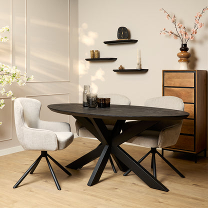 Zwarte ovale eettafel Brandy 180 cm van Starfurn met massief mangohouten blad