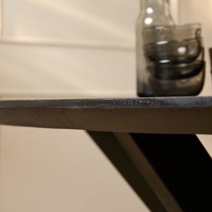 Zwarte ovale eettafel Brandy 210 cm van Starfurn met massief mangohouten blad