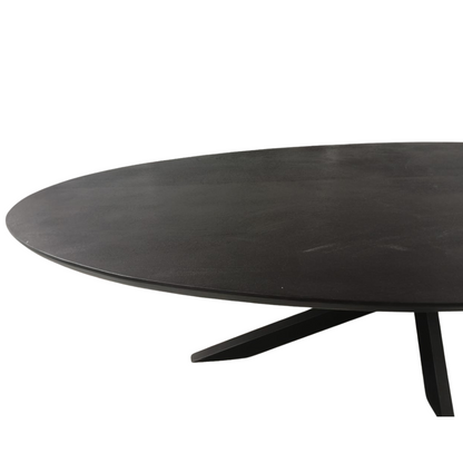 Ovale zwarte eettafel Brandy van Starfurn, handgemaakt van massief hout