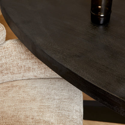 Zes centimeter dik opgedikt tafelblad van mangohout van de ovale Denver Zwart eettafel van Starfurn