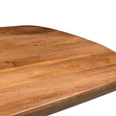 Detail van de bladrand en de nerf van de eettafel Jesper Pecan