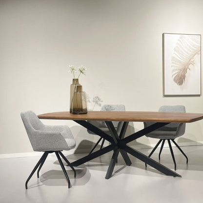 Eettafel Jesper Pecan 210cm in een eetkamer