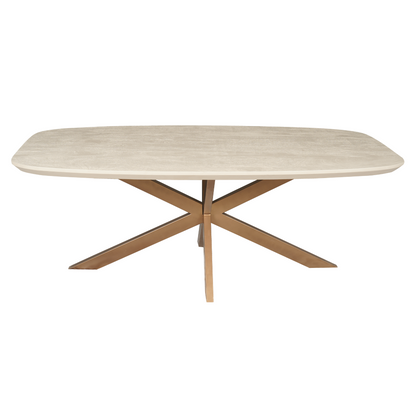 Eettafel Madison Zand van Starfurn met eetkamerstoelen in een lichte eetkamer