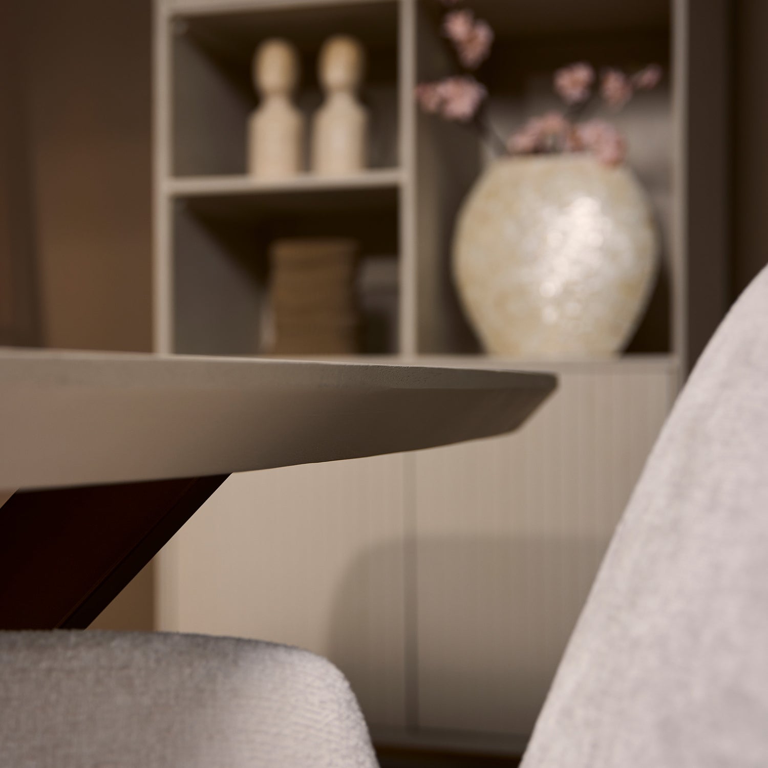 Eettafel Madison Zand van Starfurn van bovenaf met de zachte Deens ovale vorm van 200 cm