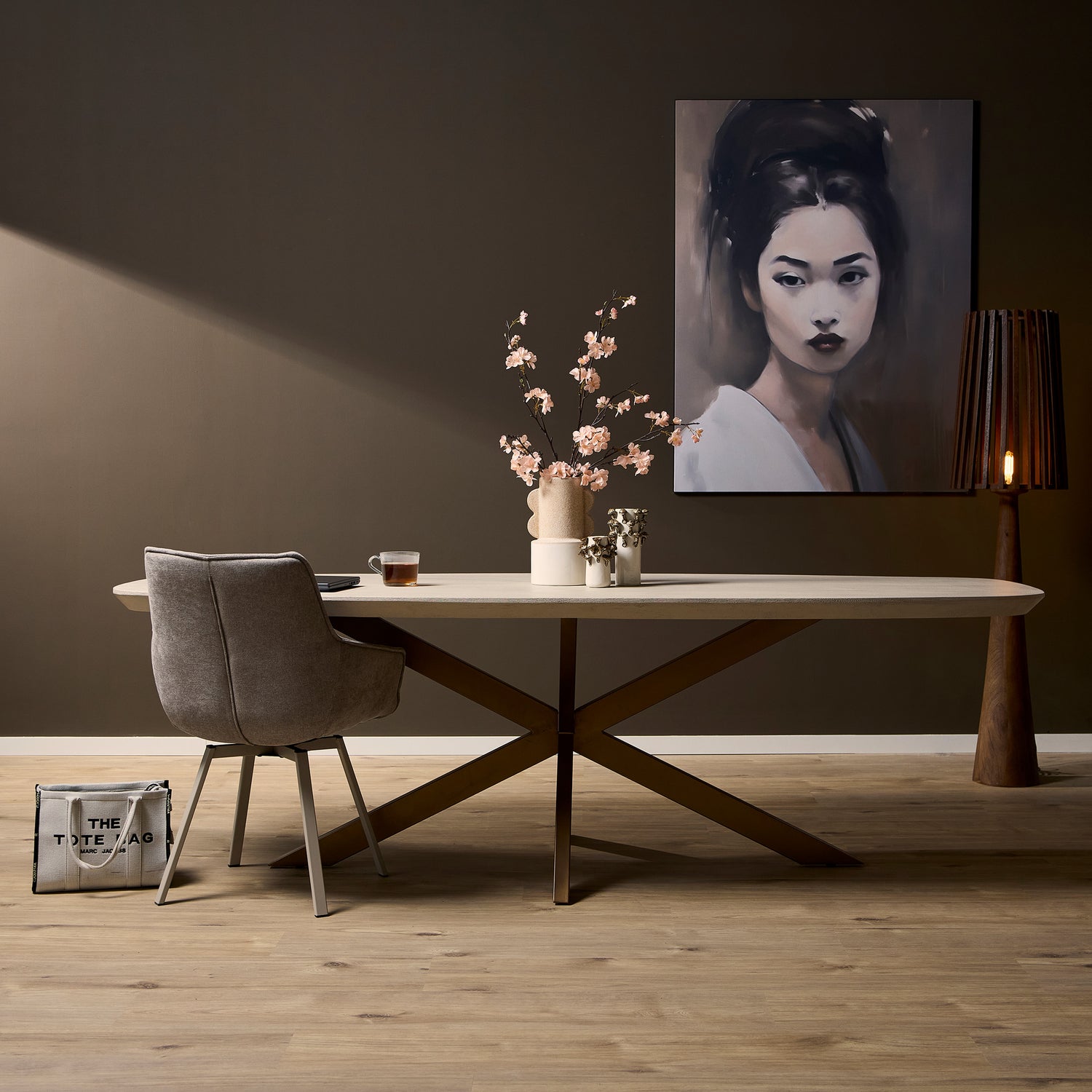 Eettafel Madison Zand van Starfurn, Deens ovale tafel van 240 cm in mangohout op een bronzen poot