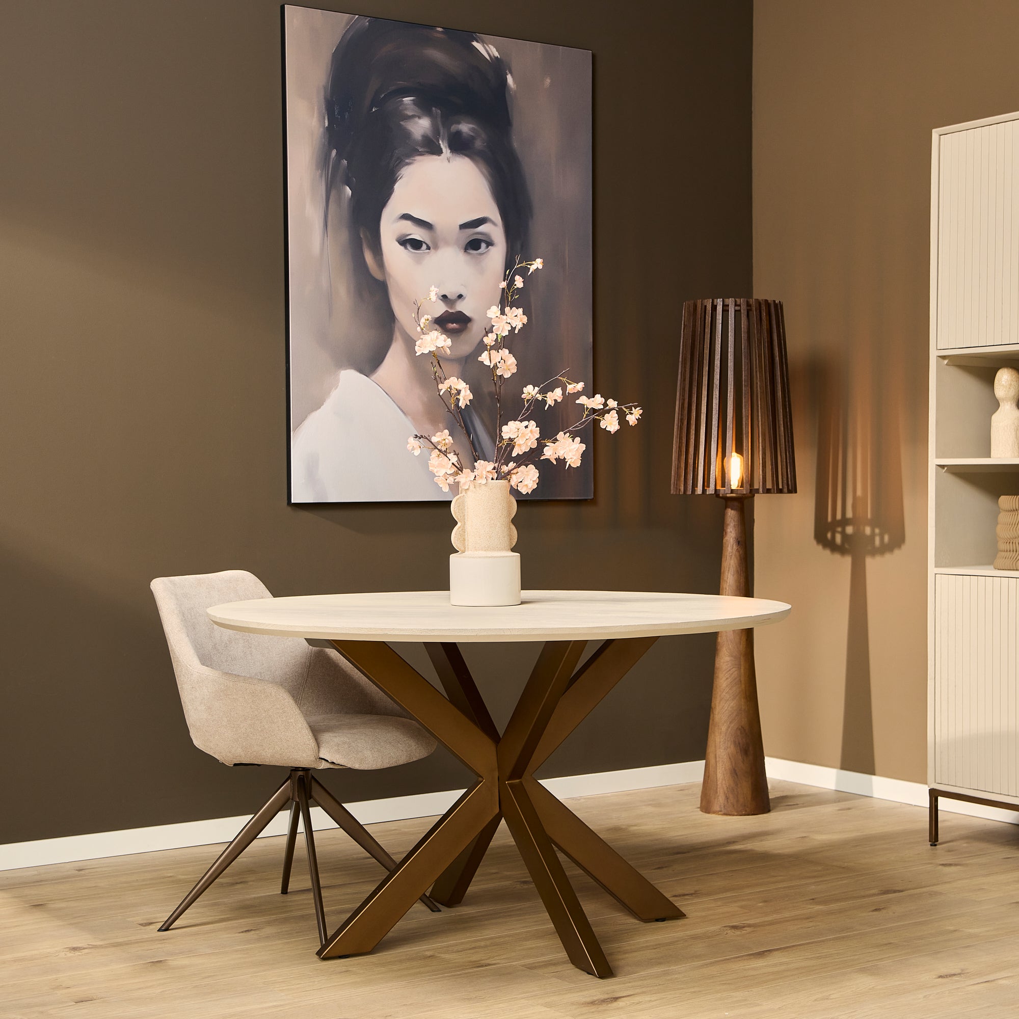 Ronde eettafel Madison van Starfurn in zandkleurig mangohout met een diameter van 110 cm