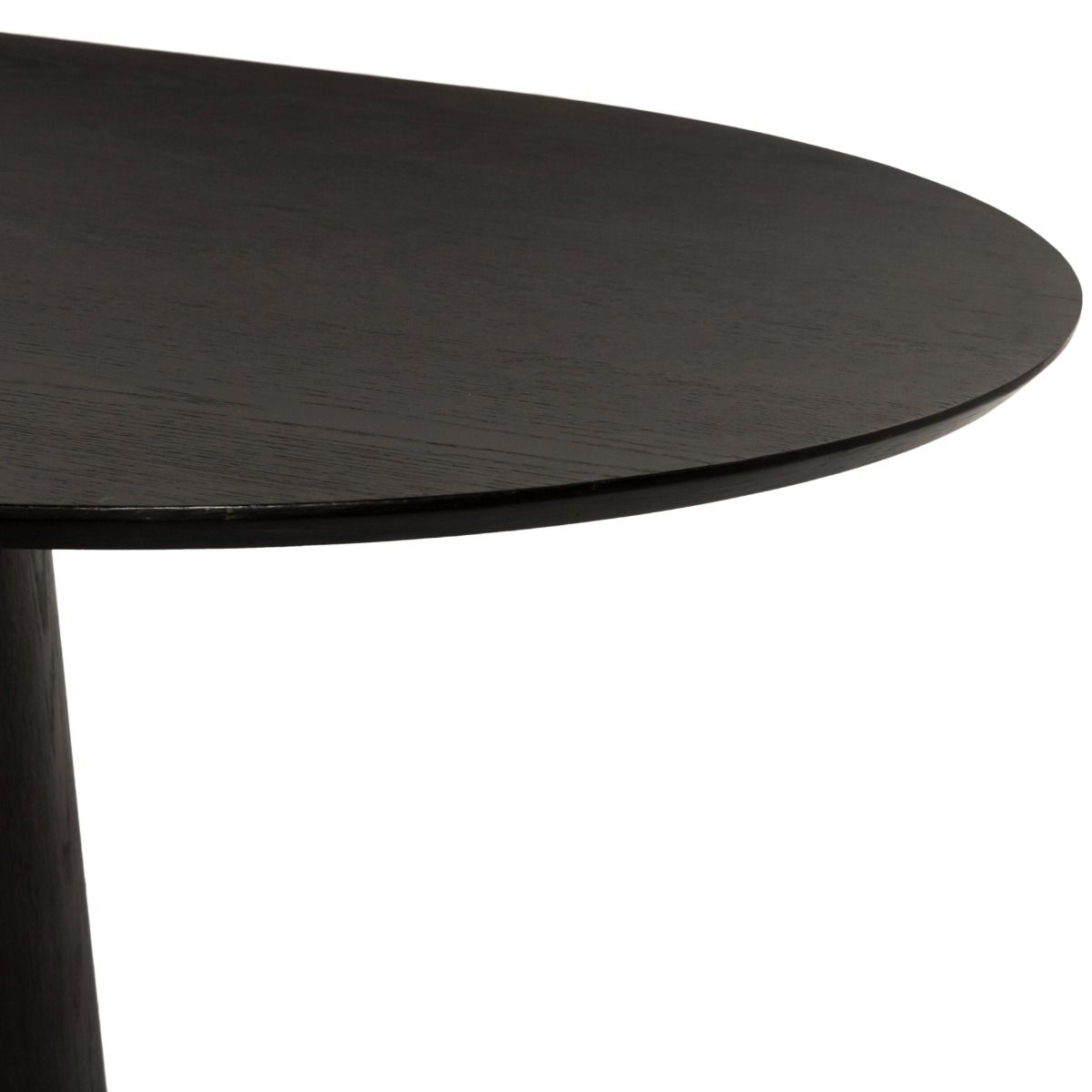 Detail van het eikenhout fineer van de eettafel Novero espresso