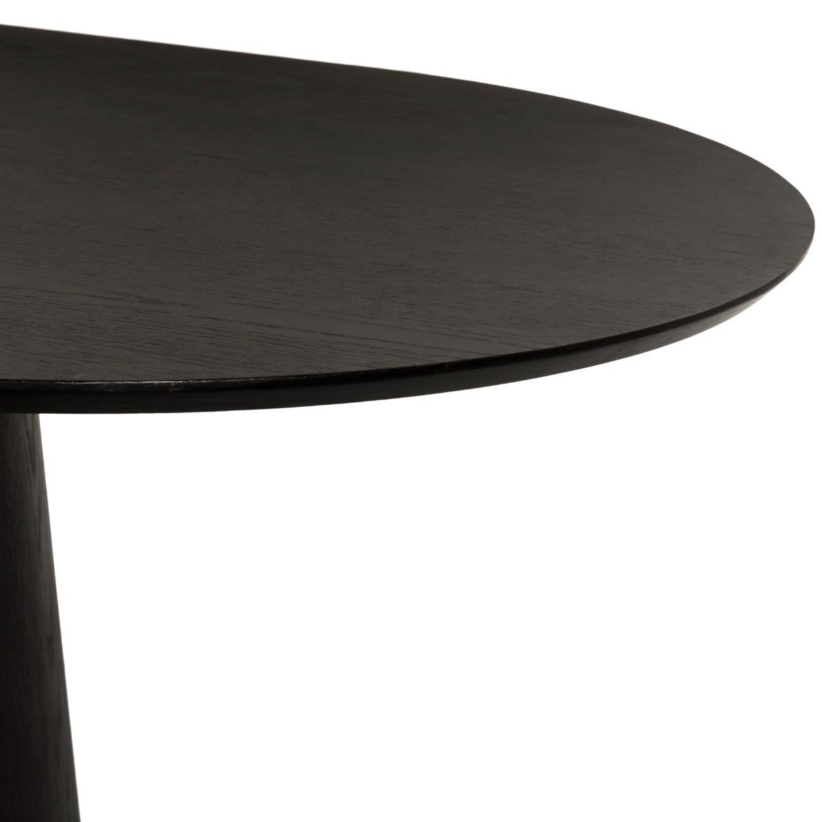 Detail van het eikenhout fineer van de eettafel Novero espresso