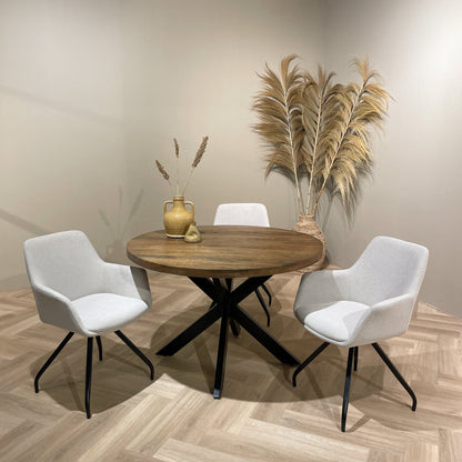 Rocky eettafel Pecan van Livingfurn, afmetingen Ø120cm x H76cm