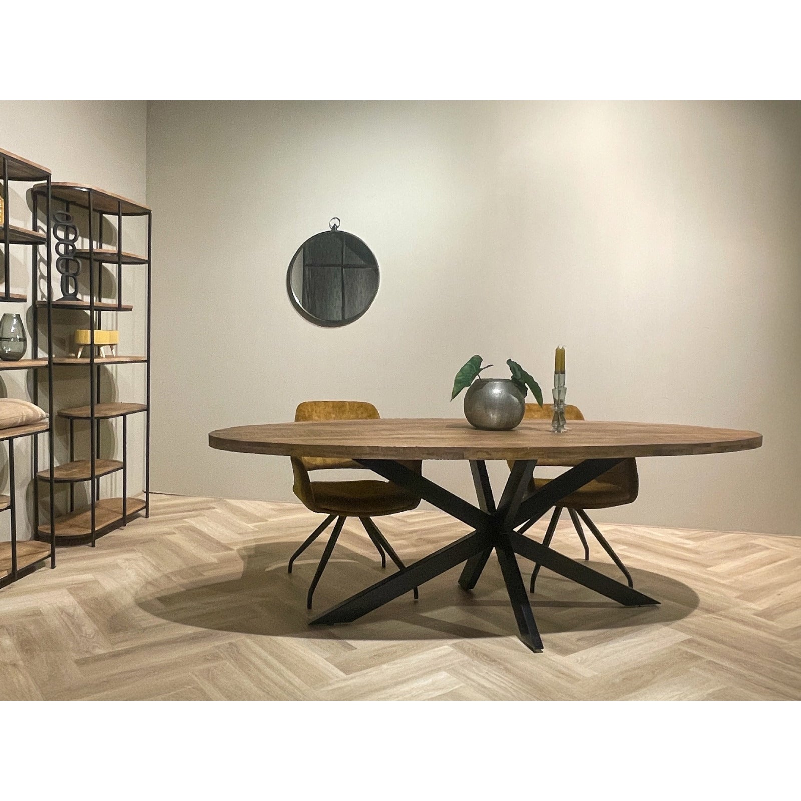 Rocky eettafel Pecan van Livingfurn, afmetingen L210cm x B100cm x H76cm
