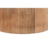 Close-up van de handmatig geribbelde tafelvoet in mangohout Pecan
