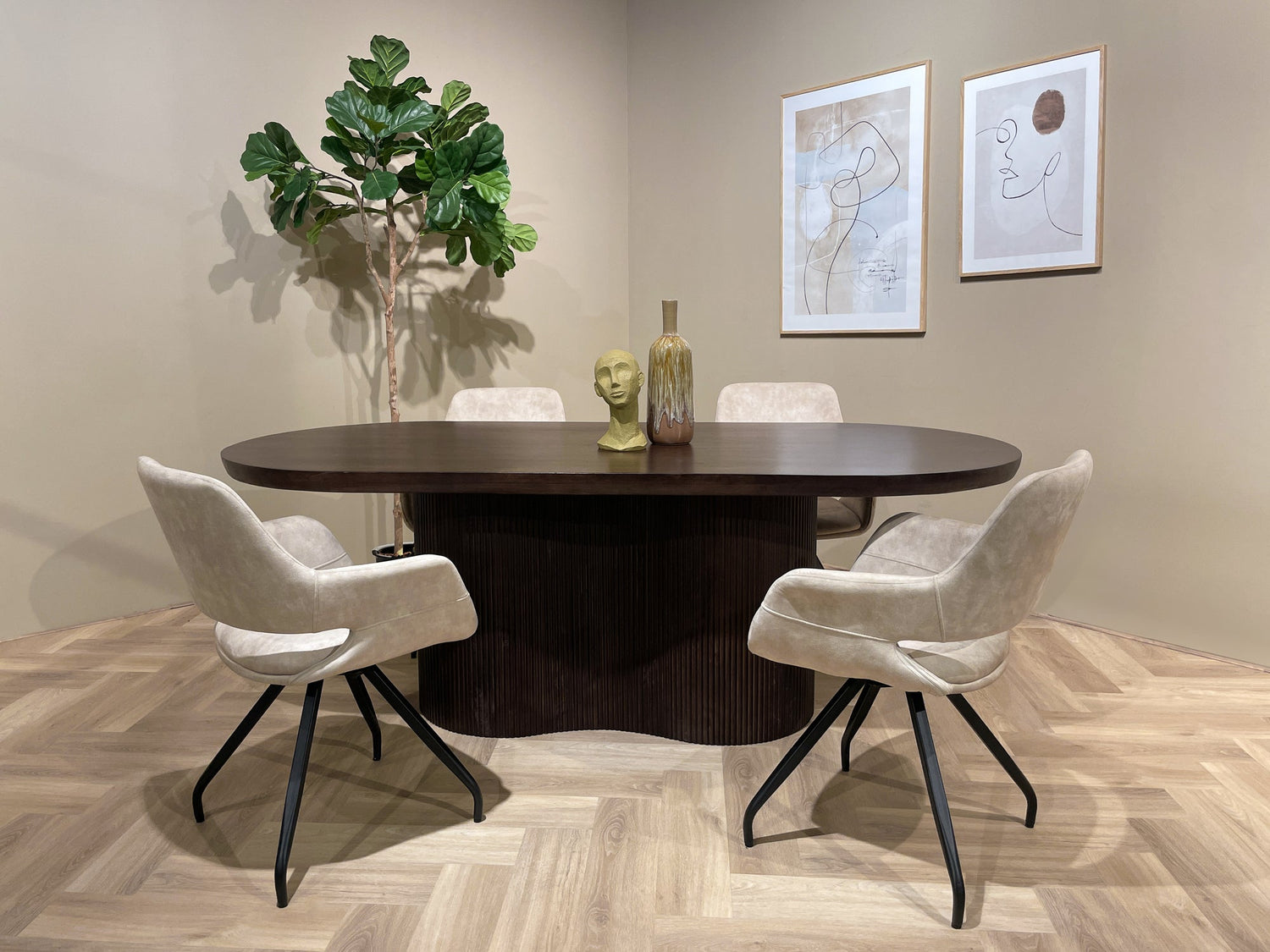 Eettafel Sevilla Chestnut 220cm in massief mangohout, L220cm x B100cm x H76cm