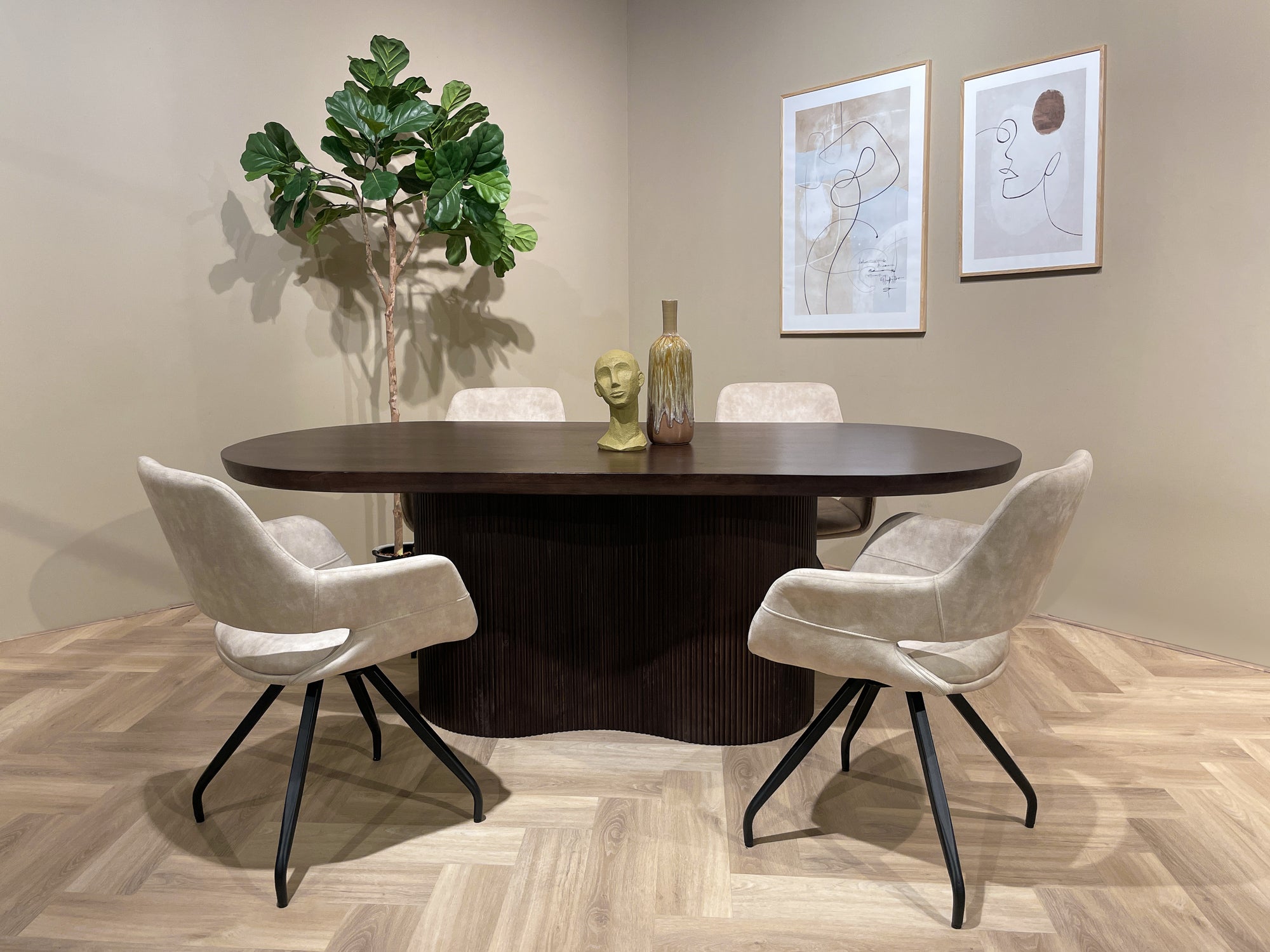 Eettafel Sevilla Chestnut 220cm in massief mangohout, L220cm x B100cm x H76cm