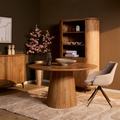 Ronde eettafel Solana van Starfurn in naturel mangohout met een blad van 150 cm doorsnee