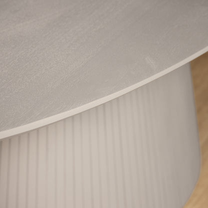Eettafel Solana van Starfurn van opzij, langgerekt ovaal blad in warme taupe tint