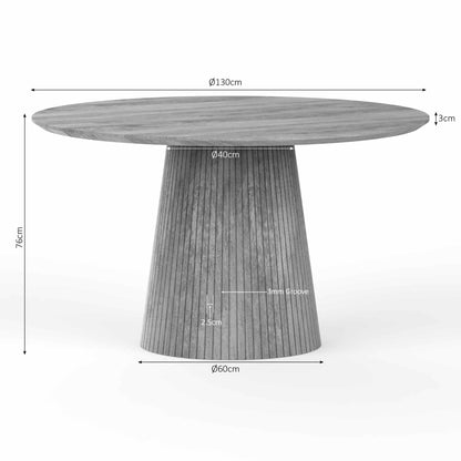 Ronde eettafel Solana van Starfurn in een eetkamer met stoelen eromheen