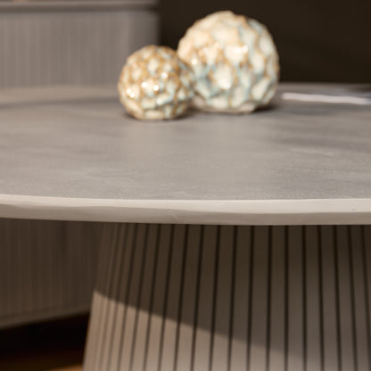 Ruime ronde eettafel Solana van Starfurn, 76 cm hoog in warme taupe tint