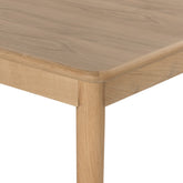 Detail van de afgeronde hoek en de bladrand van 22 mm van de Tobago eettafel