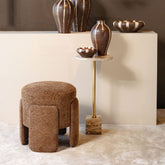 Eilan Schaal Keramiek Donkerbruin Large van PTMD, sfeerbeeld met warme styling in huis