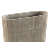 Detail van het lijnenmotief op de khakikleurige Elenia pot large van PTMD