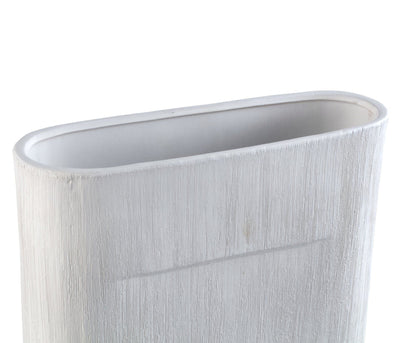 Detail van het lijnenmotief op de witte Elenia pot large van PTMD