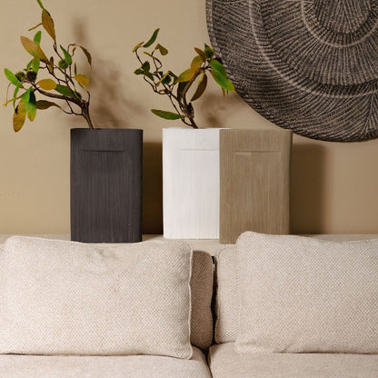 Elenia pot large van PTMD gestyled in huis, hoge witte keramieken pot