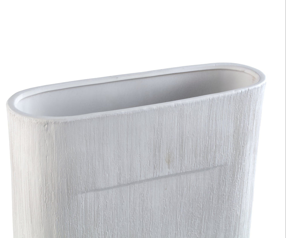 Detail van het lijnenmotief op de witte Elenia pot van PTMD
