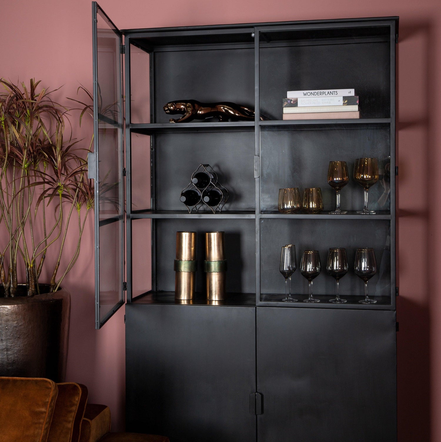 Elina Glass Cabinet Iron Frame 2 Doors PTMD - Vitrinekast - PTMD - livinglovely.nl