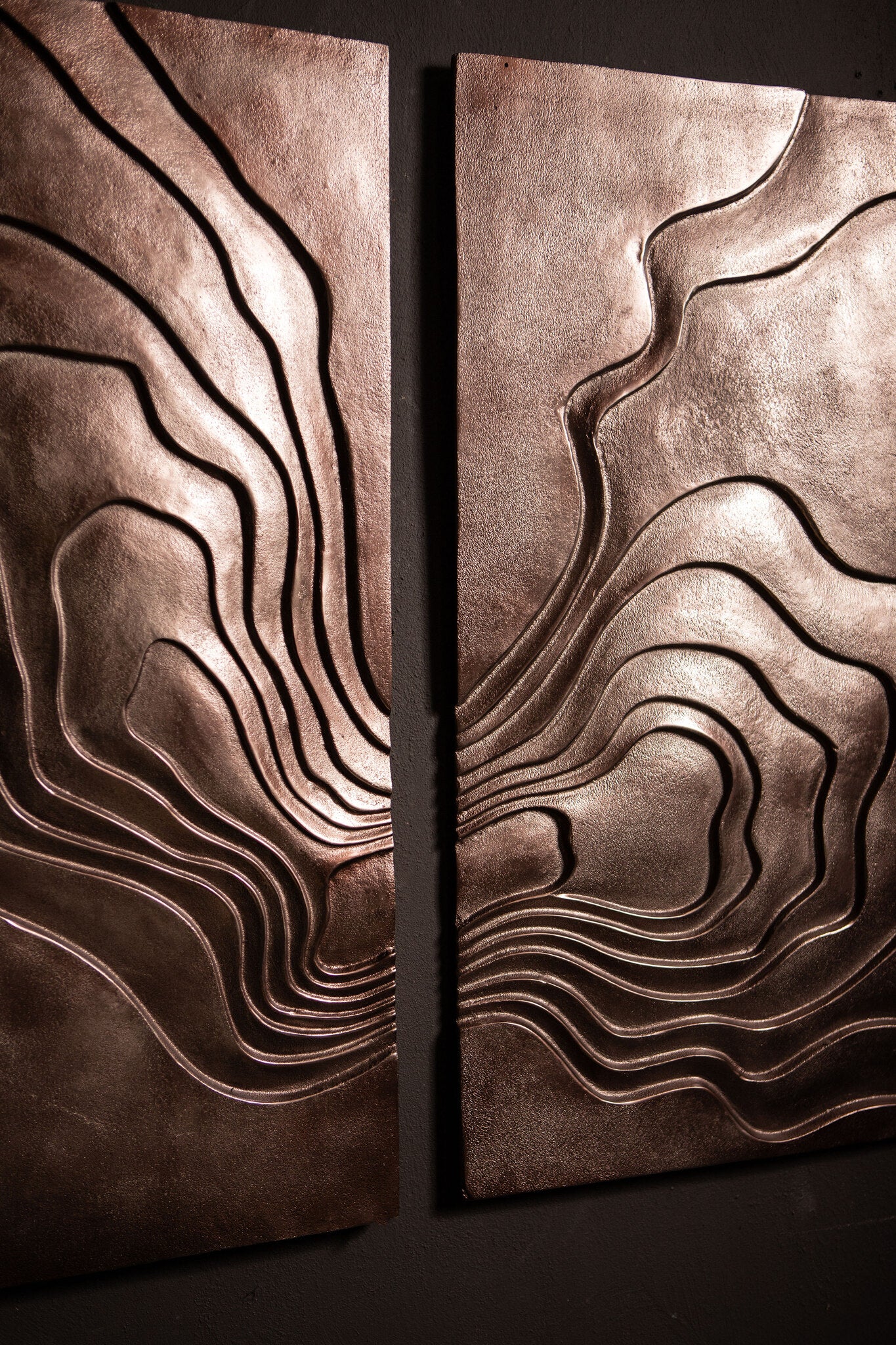 Erike Bronze Casted Alu Wall Panel Wave In 2 Parts PTMD - Wandpaneel - PTMD - livinglovely.nl