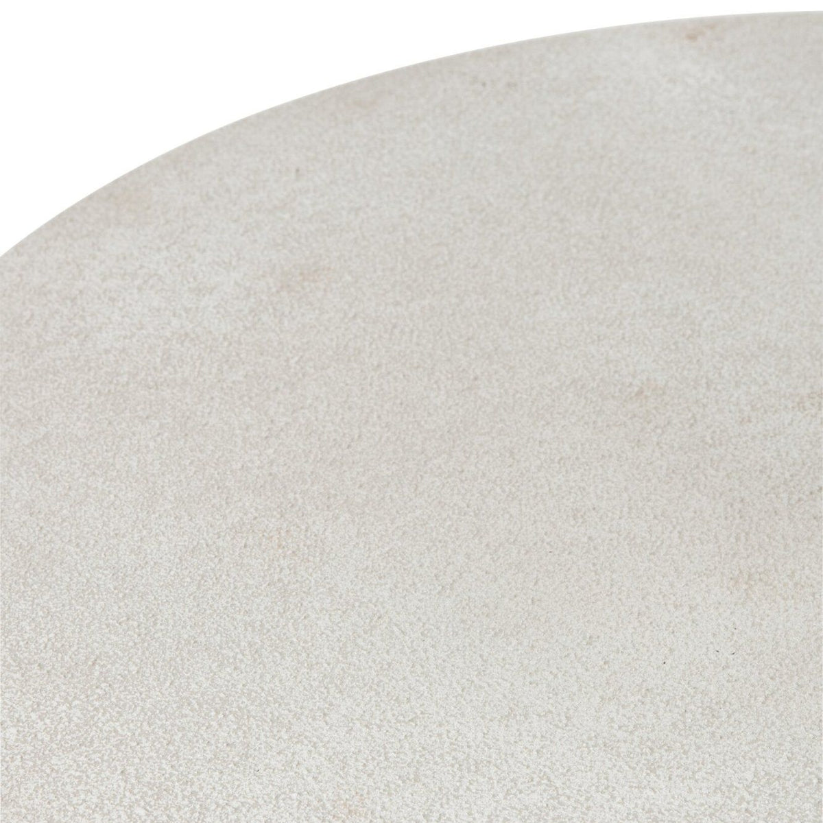 Witte ronde etagere van J-Line gestyled met planten en decoratie in een interieur