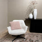 Fauteuil Daphne Sand van Livingfurn met zwart onderstel
