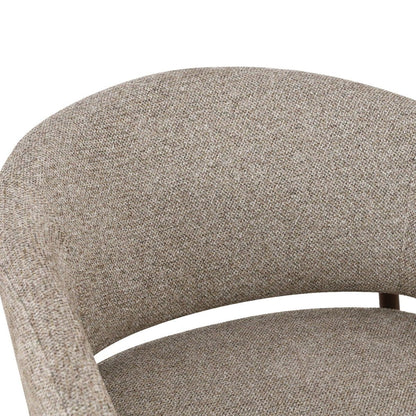 Detail van de stof en het onderstel van de fauteuil Dilan Hush Walnut